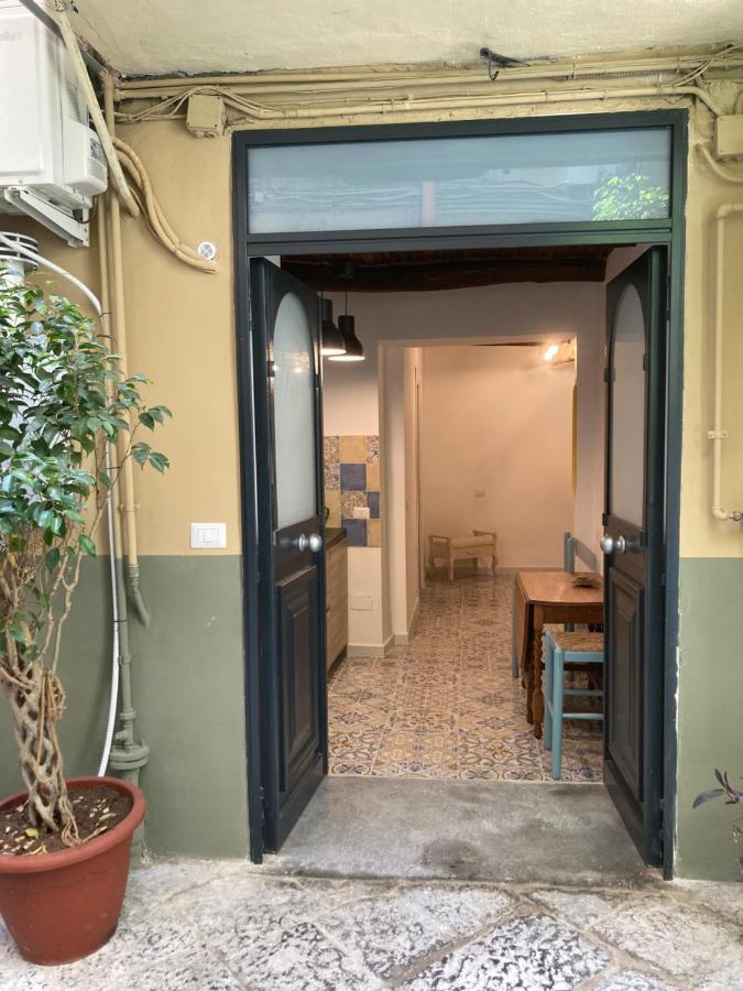Zuccarella "Zuccherino"Nel Cortile Неаполь Екстер'єр фото